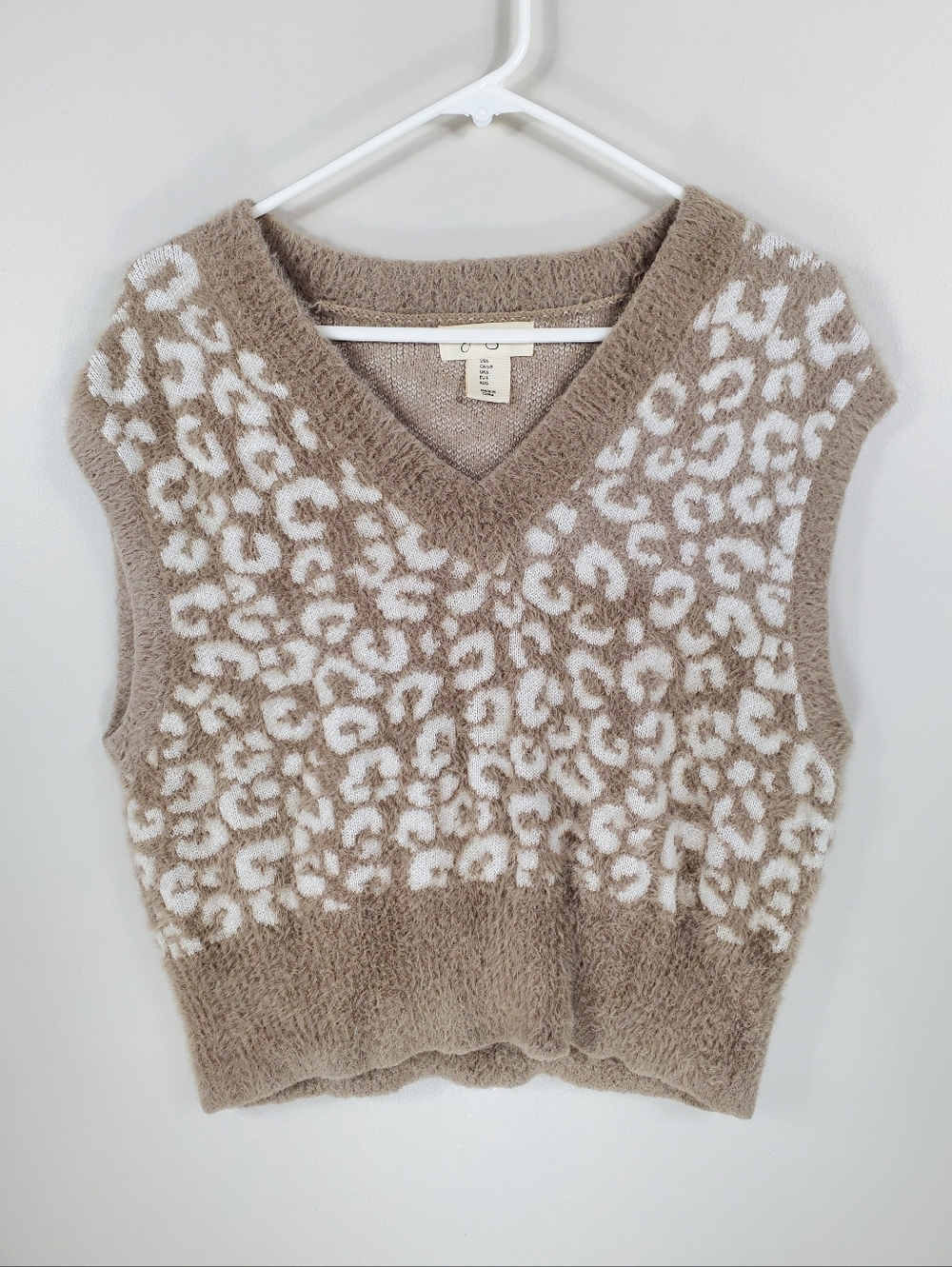 Jessica Simpson Size S Tan Cream Leopard Print V Neck Fuzzy Sweater Vest